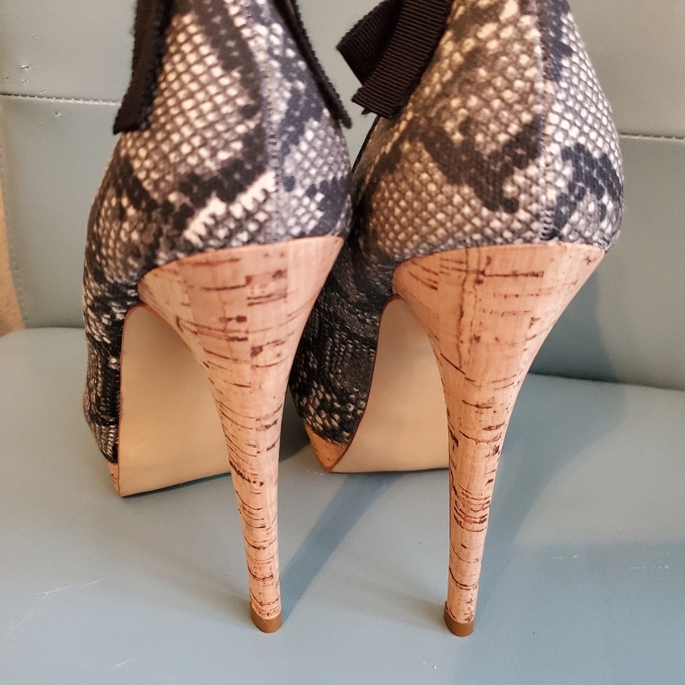 Shoes - Picture 3 of 5